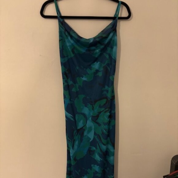 Pretty Garden size medium green and blue bodycon dress - Picture 1 of 4